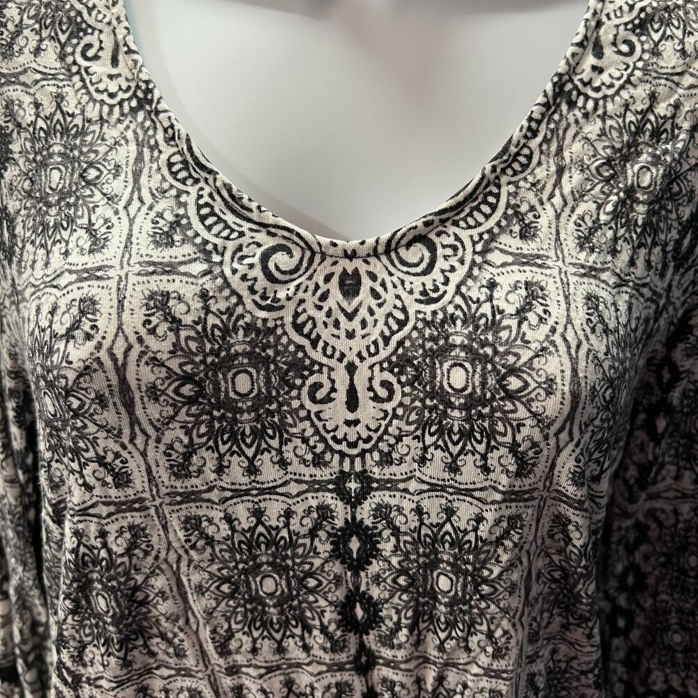 Rose + Olive Womens Floral Geometric Black & White Shirt Blouse